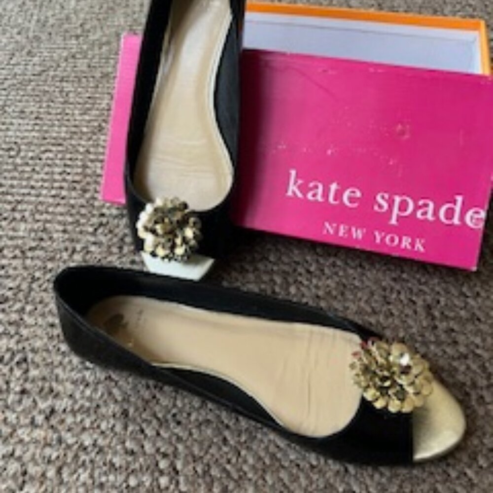 Kate Spade soft black patent open toe skimmer flats with gold embellishment